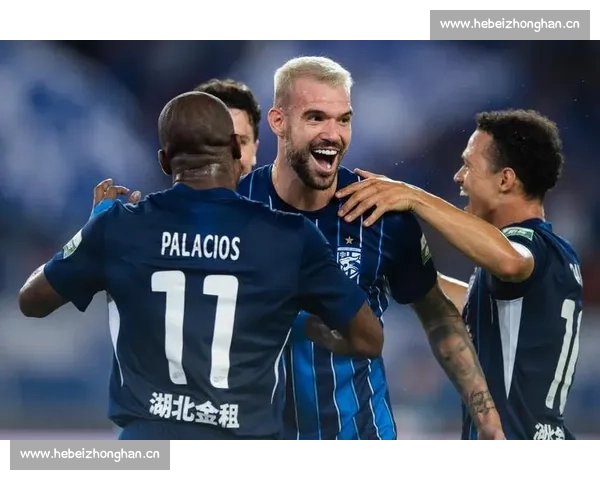 武汉三镇 2-0 青岛海牛：图多列绍尔建功 零封 + 红牌漏判引争议