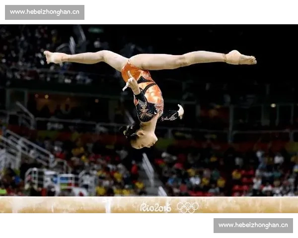 拜尔斯惊艳平衡木表演视频展示极限技艺与优雅动作